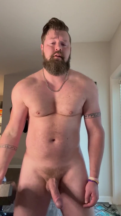 Незабываемый момент из "Мускулистый качок с большой елдой кончает несколько раз без рук"