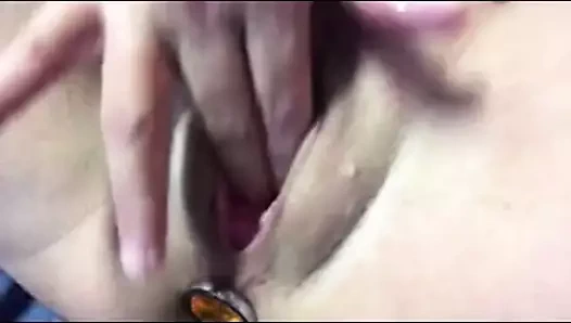 Gül goncası ve parmaklar