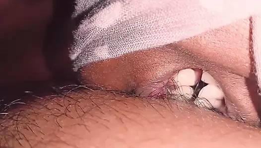 Siyah güzellik sert yarak emiyor