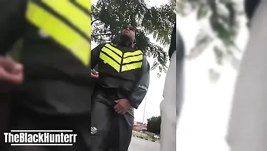 Motoby yabancıyla seks yapıyor.