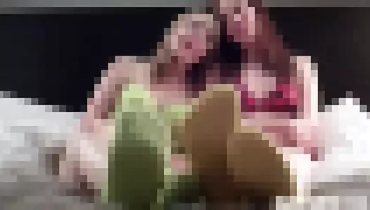 Gözlerini ayaklarımdan alamıyorsun