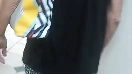 Büyük götlü asansörde