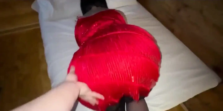 Derin sakso, büyük götlü orta yaşlı seksi kadın yaraktan hoşlanıyor