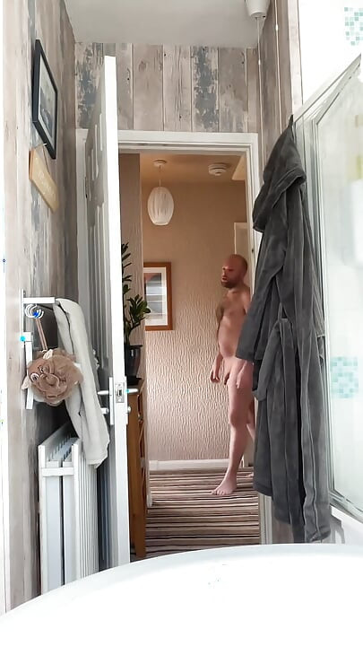 Morningwood Beni Banyoya Kadar Takip Etti