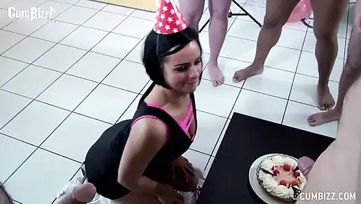 Bukkake doğum günü kızı