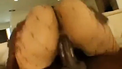 iki gözle görülür ıslak amcıklar