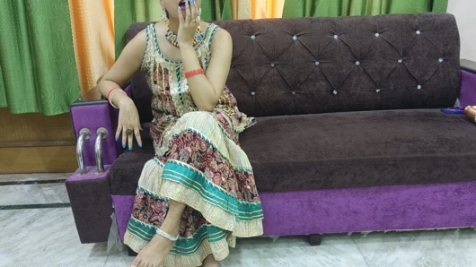 Hintliler anal seks yapıyor. İçerideki kamera viral oluyor