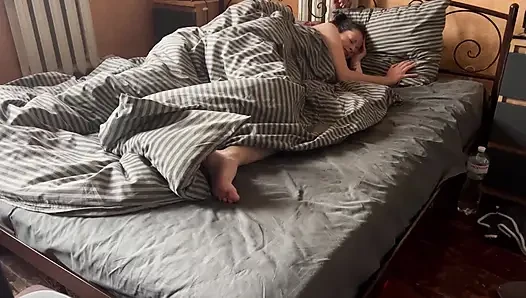 Onunki benim için çok büyük!! Ona sperm döktü!! Beklenmedik bir sürpriz!! anal!!