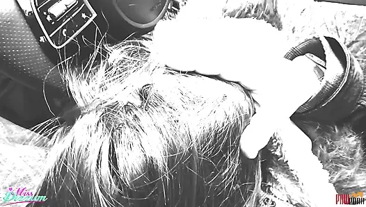 Ormanda fotoğraf çekimi dölleniyor ve üstüne işiyor