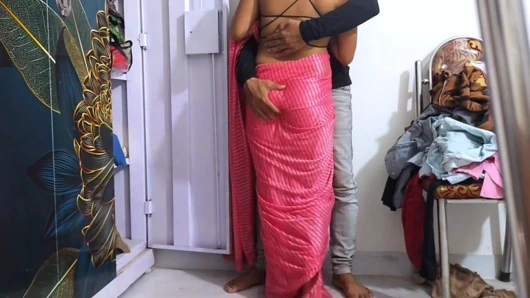 Indian Bhabi ko  padosi ne mast pela jab ghar me husband nahi tha