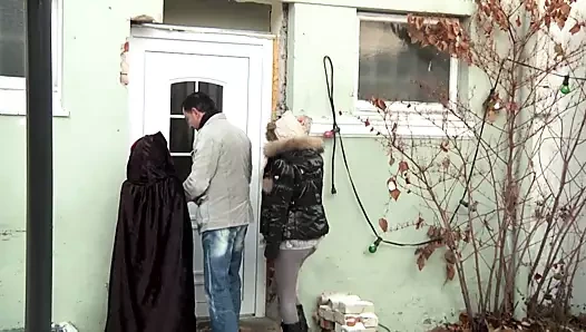 Asyalı, sarışın ve büyük sert yarak