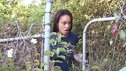 Harika lezbiyen kızlar evde birbirlerini yalıyor ve sikiyor