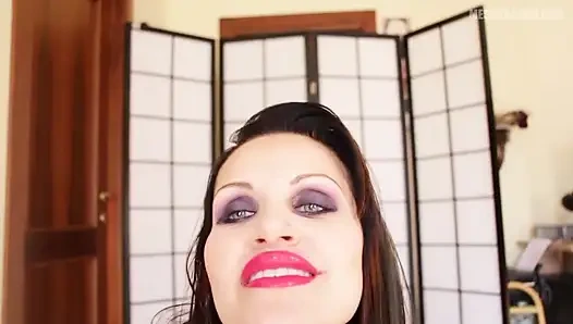 O işe yaramaz taşakları keselim