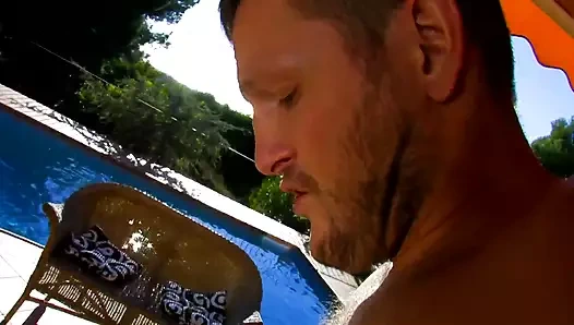 Eski sevgilimle arkadaşıyla üçlü seks kahverengi saçlı fahişeler