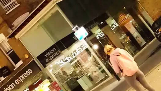 Figürü inanılmaz kıçı ve bacakları (açık)