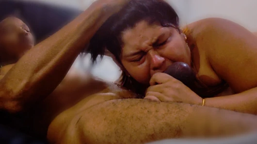 İri güzel kadın gırtlağına kadar alıyor fizik kanunlarını bozuyor ve boşalma iradeni