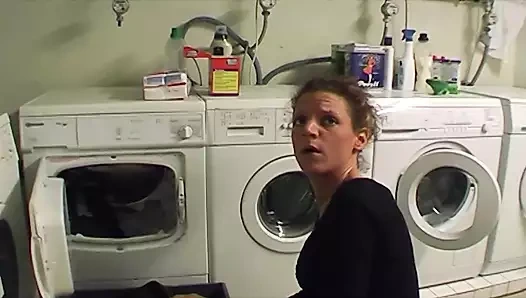 Seksi Alman esmer emme ve binicilik bir yüklenen horoz içinde pov