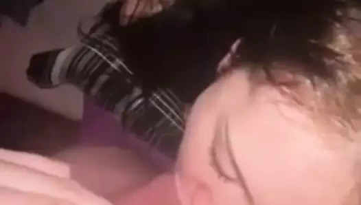 Elle avale apres une belle gorge profonde