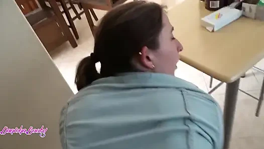 Göt çağrısı- çoraplı ateşli sevimli kız evin her yerinde sikiliyor