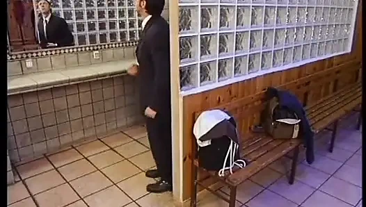 Spor Salonu Çıplak Azdırma Ve Merdiven Gırtlağına Kadar Emiyor