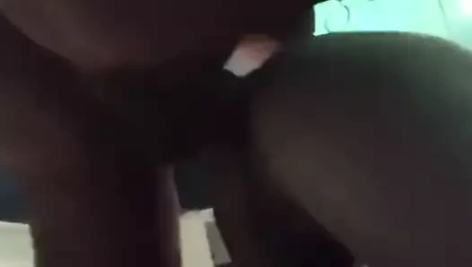 Beyaz alt acımasız ts gelen bir vurma alır