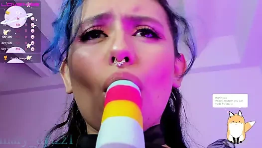 Bölüm 1: kolombiyalı web kamerası modeli ağzının içinde büyük bir horoz olduğunu düşünmeye bayılıyor, o jeton isteyen bir kaltak.