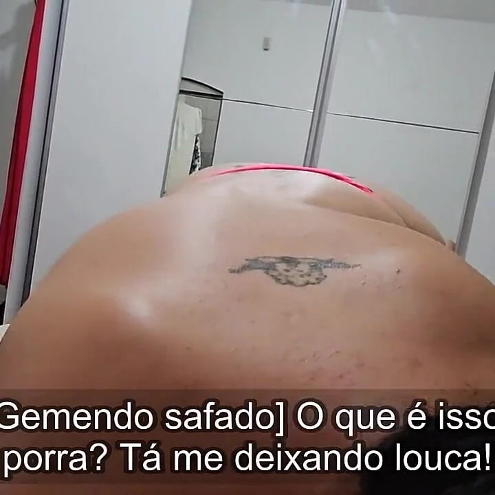 Carol Hotwife, sevgilisiyle yatakta inliyor, evcilleştirilmiş cuckold ise her şeyi filme alıyor