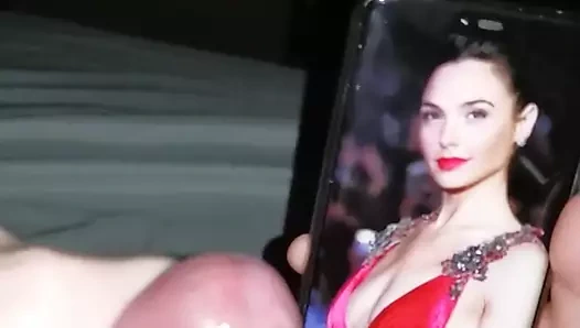 Gal gadot boşalma anısına (14 Şubat 2021)