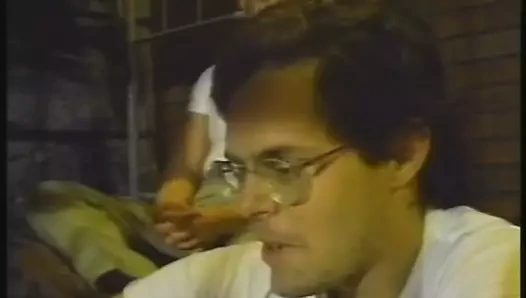 Muhteşem tatlı kız sıkı amına büyük bir direkle sertçe sikildiğinde hoşuna gidiyor