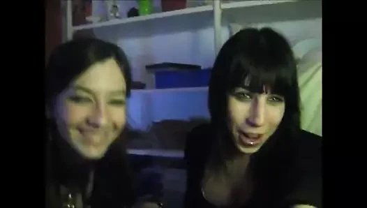 amatör kızlar öpücük