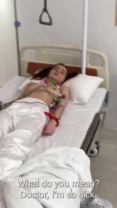 PIN DELIĞI XXX. Doktor göt deliğimi dölle doldurdu! | Klip 1