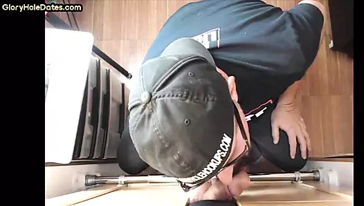 Amatör videoda prezervatifsiz sikiş deliği dilf yarak emiyor