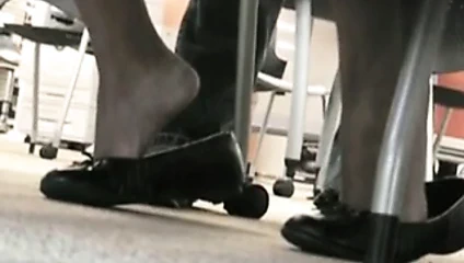 Latin ayak içinde kitaplık