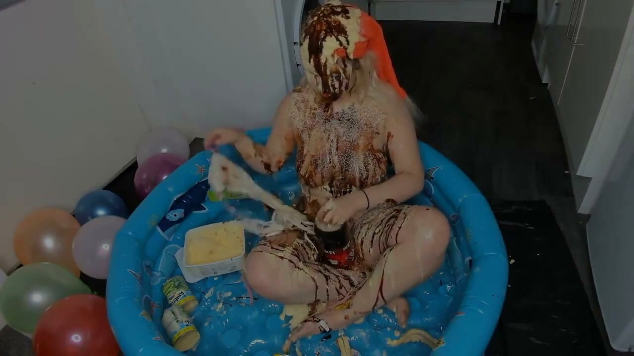 Holly kitten dondurma sundae