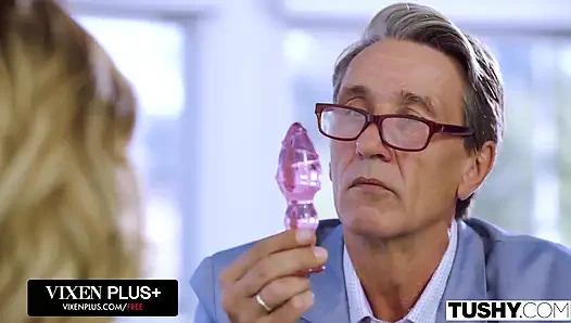 Tushy erkek delisinin anal sekse ihtiyacı var 7/24