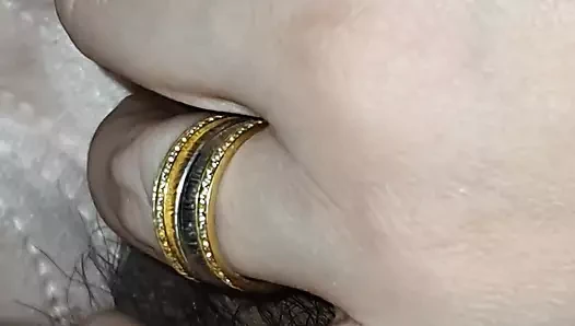 Kamerada üvey anne utanmadan üvey oğlunun yarağını nasıl sıvazlıyor???