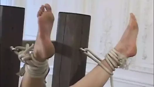 Rus sarışın bir memurun vahşi taleplerine boyun eğer