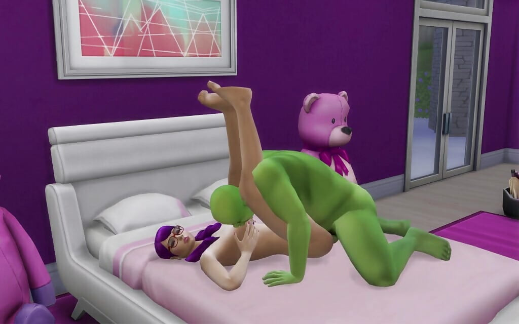 SIMS PIXIE SÜRTÜK SERT AZGıN OGRE TARAFıNDAN GÖĞÜSLERINI EMDIRIYOR VE SıRıLSıKLAM OLUYOR