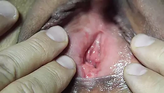 Nicki parmaklar ona ıslak kedi yakın çekim