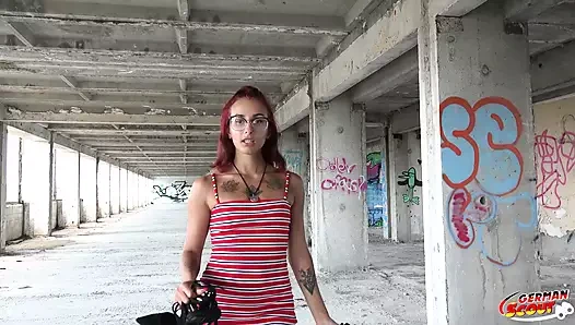 Alman izci - sıska kızıl saçlı kız bella morningstar için riskli anal seks oyuncu seçmeleri