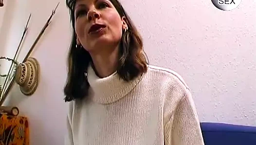 Esmer Alman sürtük ağzından sikiliyor