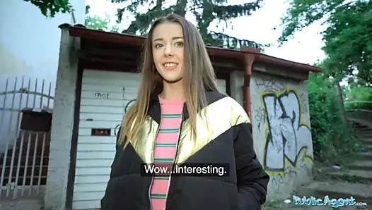 Kamu ajan güzel 25 yaşındaki öğrenci alır onu göğüsleri dışarı