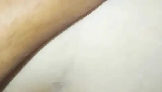 Büyük göğüslü sarışının ağzına geldi.