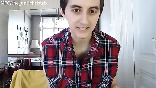 Ostara üstsüz yumurta sanatı ve travesti