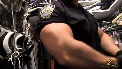 Muscle Cop Gino Del Vecchio gets naked