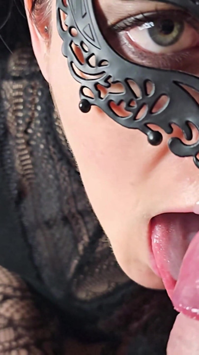 AMATÖR ORTA YAŞLı SEKSI KADıN DÖL SEVIYOR - BÜYÜK BIR DÖL YUTUYOR - MILLIE FOX | Klip 1