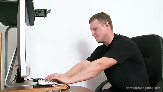Rus tatlı kız amına iki yarak alıyor