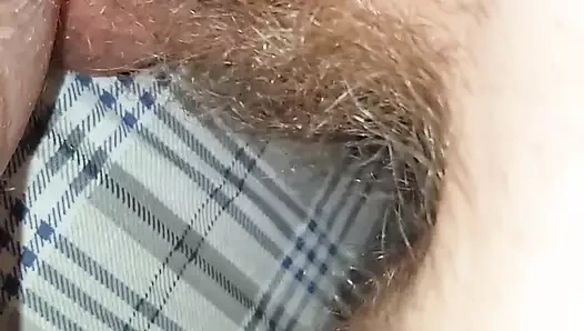 Genç sarışın kuzen amcığını siktiriyor