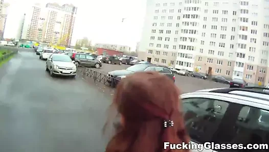 Lanet gözlükler - merdivenlerde sevişmek için utangaç değil