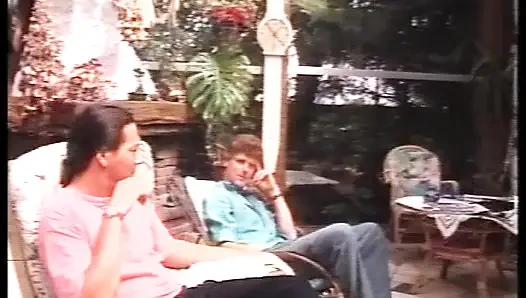 Alman sürtük sıkı anal deliğini sikiyor